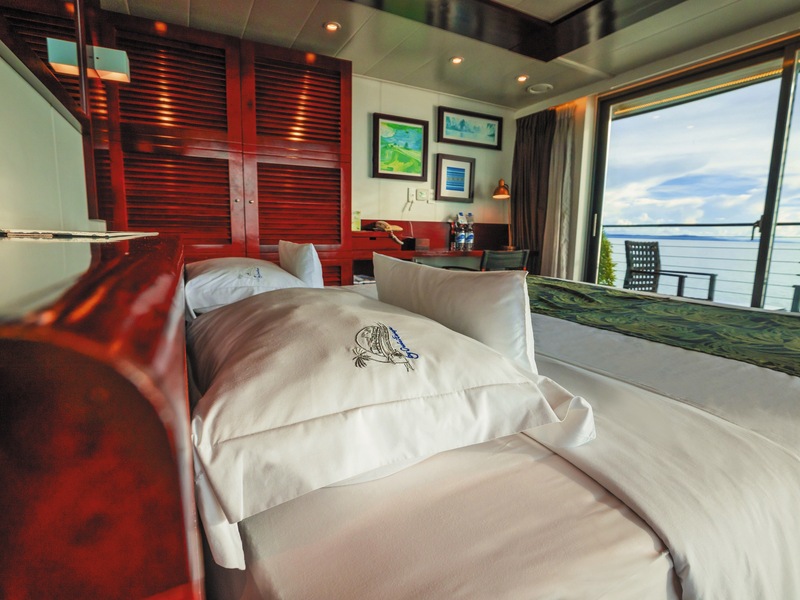 Upper Deck: 2 Beds